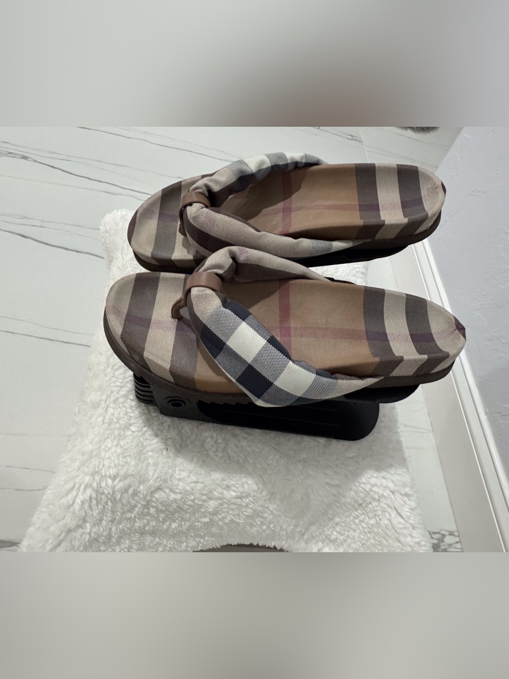 Burberry Brown Plaid Men’s Padded Thong Sandals - Picture 4 of 8